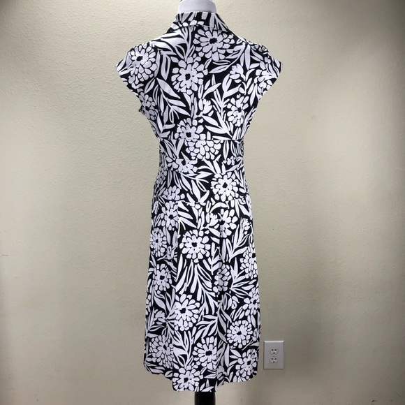 Dorby Black & White Floral Short Sleeve Midi Dress - Picture 4 of 7